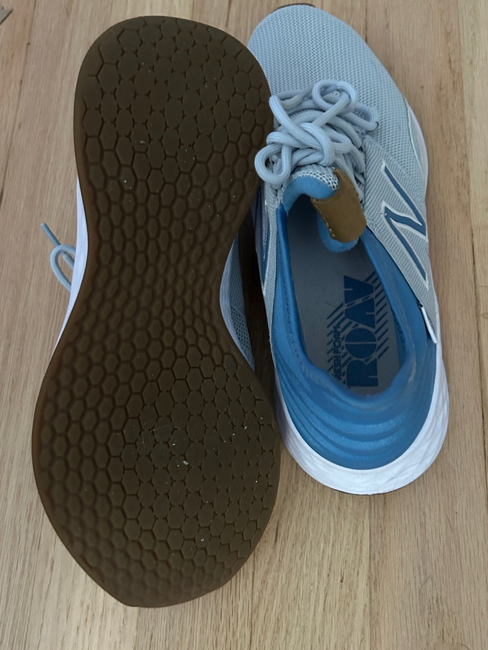 New Balance Shoes - Picture 4 of 5